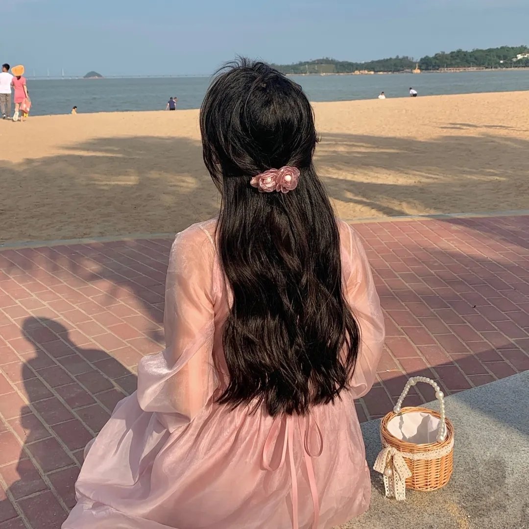 内心强大的美女白川